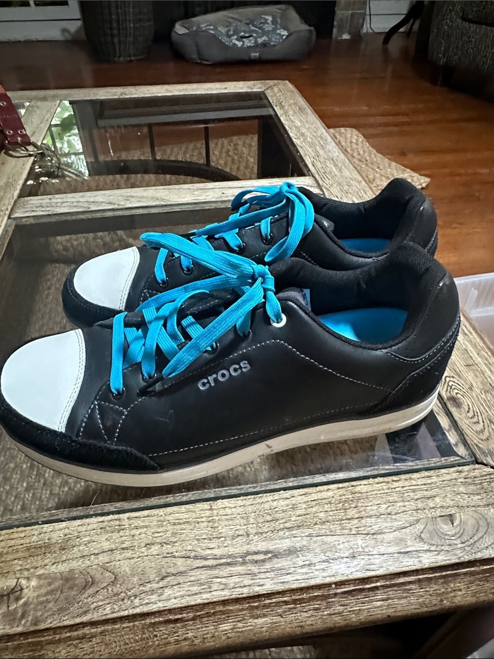 CROCS Preston II Men's Black Leather Golf Shoes with White Toe and Blue Laces - Picture 3 of 7